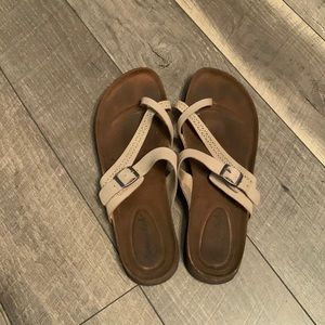 American Eagle Sandals